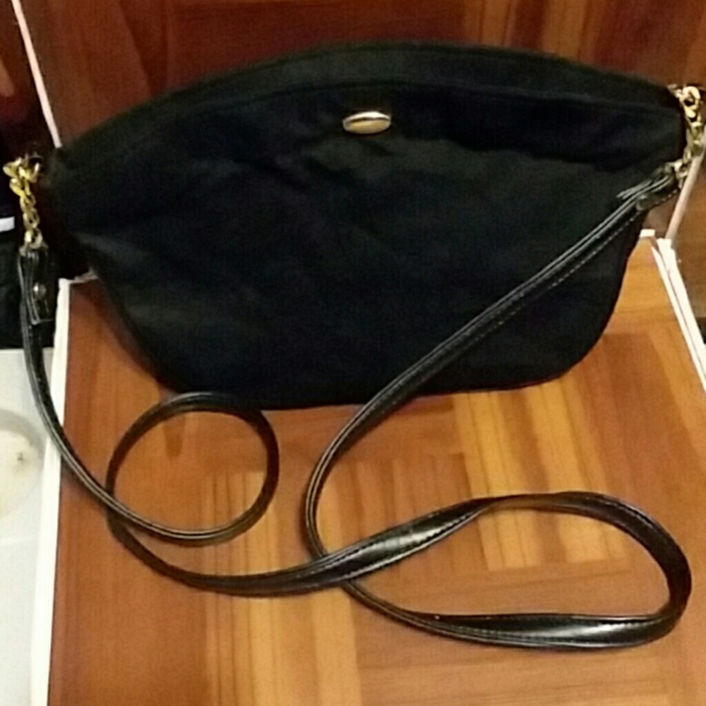 Womens. Black. "Excel" Purse.